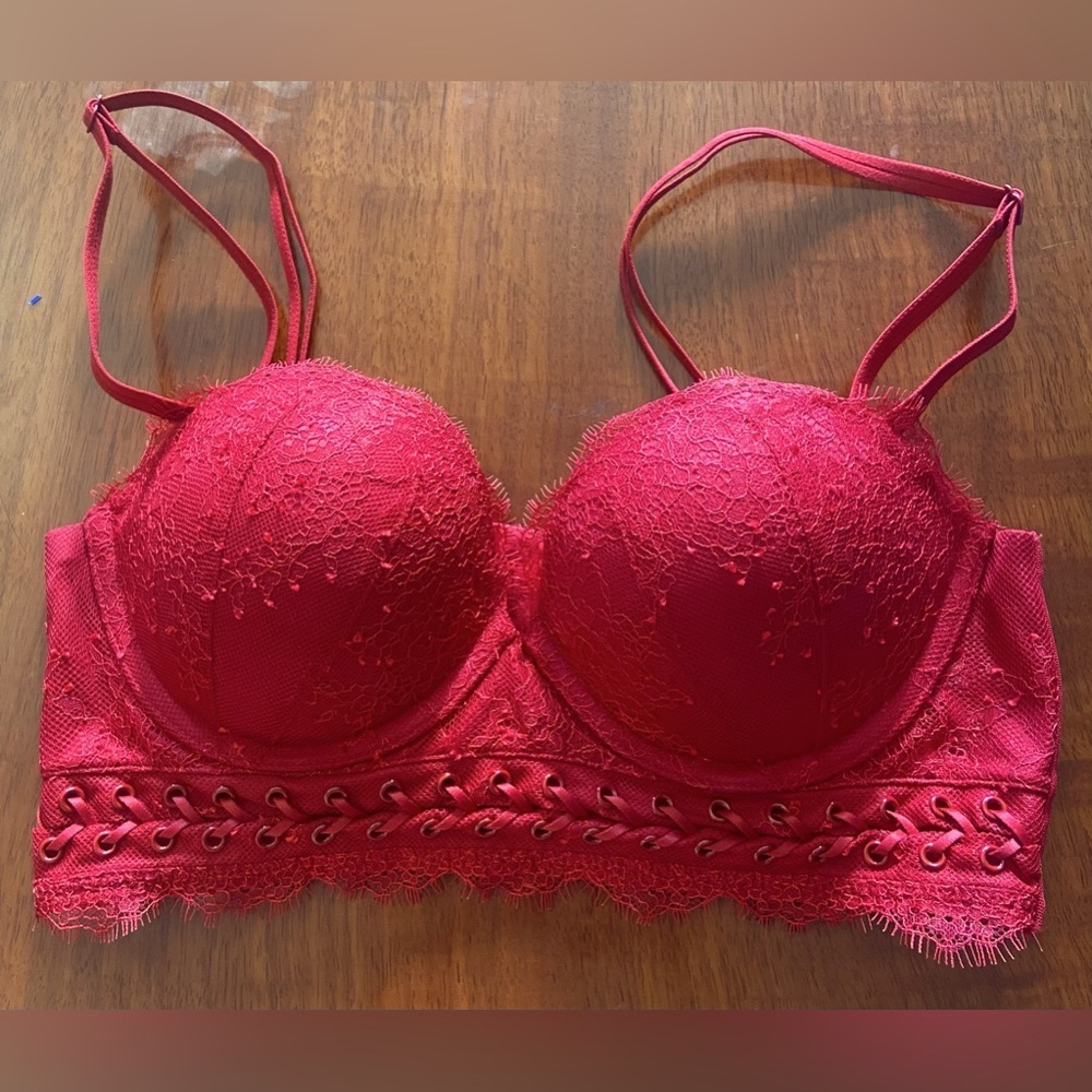 VICTORIA'S SECRET LINED Long Push-Up BRA Red Lace New with tag Front Criss Cross